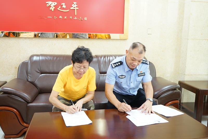 广西禁毒基金会举行捐赠口罩仪式...jpg