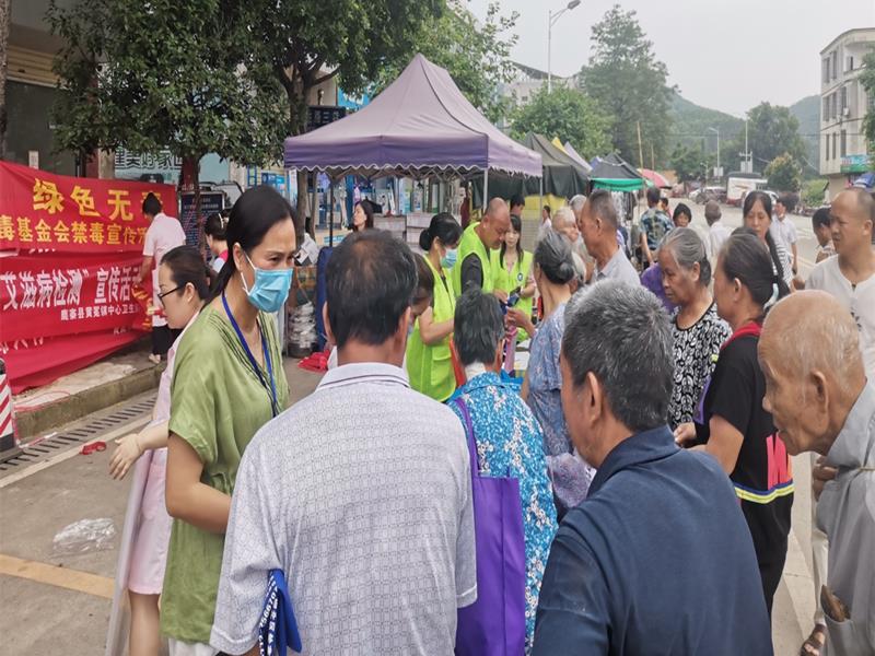 柳州市鹿寨县黄冕镇社区禁毒宣传活动.jpg